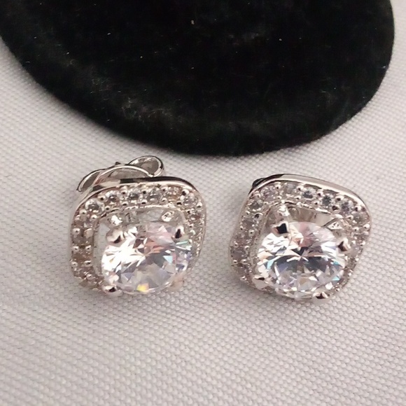 Vintage but never worn 1ct each sapphire cocktail studs ❤️ - Picture 5 of 5